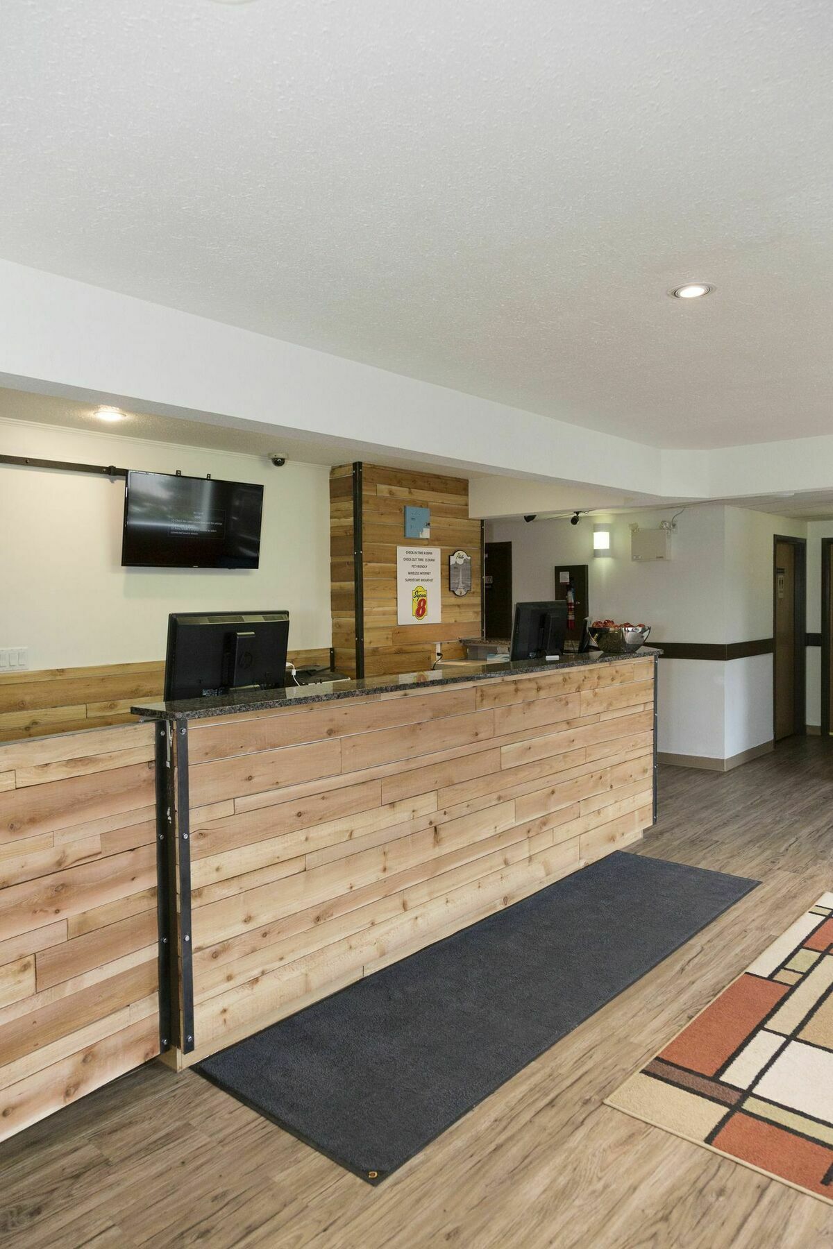 Super 8 By Wyndham Strathmore Exterior foto
